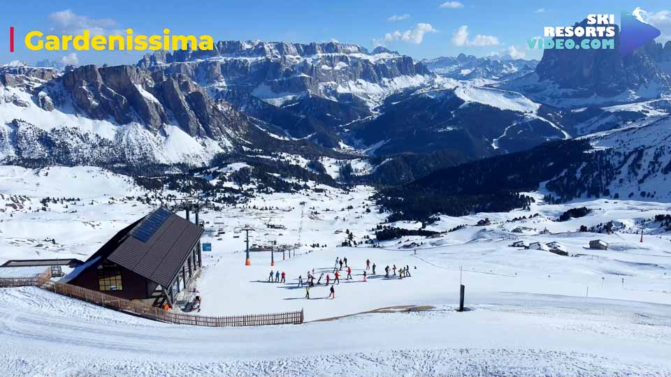 starts at the top of lift 8 at 2520m