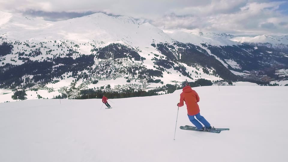 Churwalden on the right at the altitude of 1229 m. The lowest slopes in the ski area. Valbella is straight ahead.